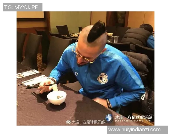 足球明星使用筷子吃饭的高清趣味图片展示与背后的故事分享